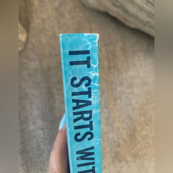 It Starts with Us by Colleen Hoover - Picture 4 of 5